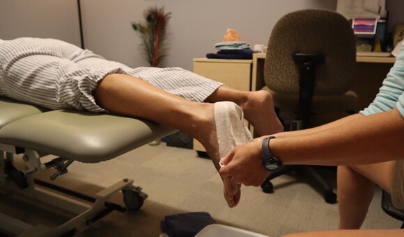 A PT360 physical therapist casts a patient's foot as part of an orthotic evaluationtherapy.